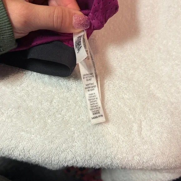 Victoria's Secret Lightweight Sports Bra - Picture 2 of 3